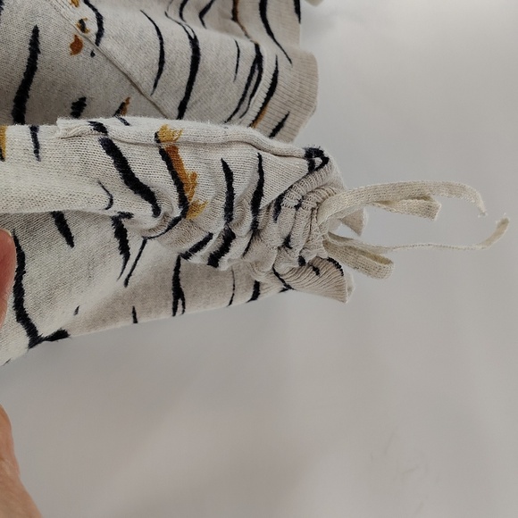 Democracy Sweater Batwing Style Size small Oversized Zebra Front Pockets - Picture 5 of 11